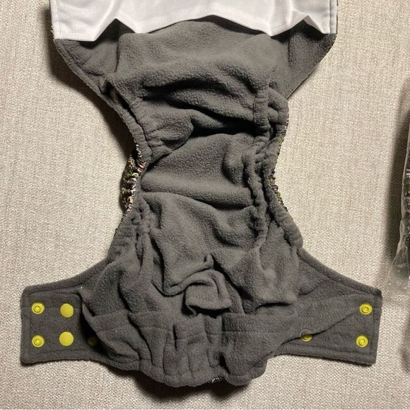 Sweet Cheeks OS Pocket Diaper Double Gusset Green Paisley - Picture 3 of 6